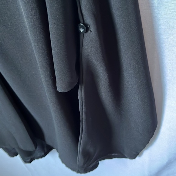 Black V-neck Long Top - Picture 4 of 15